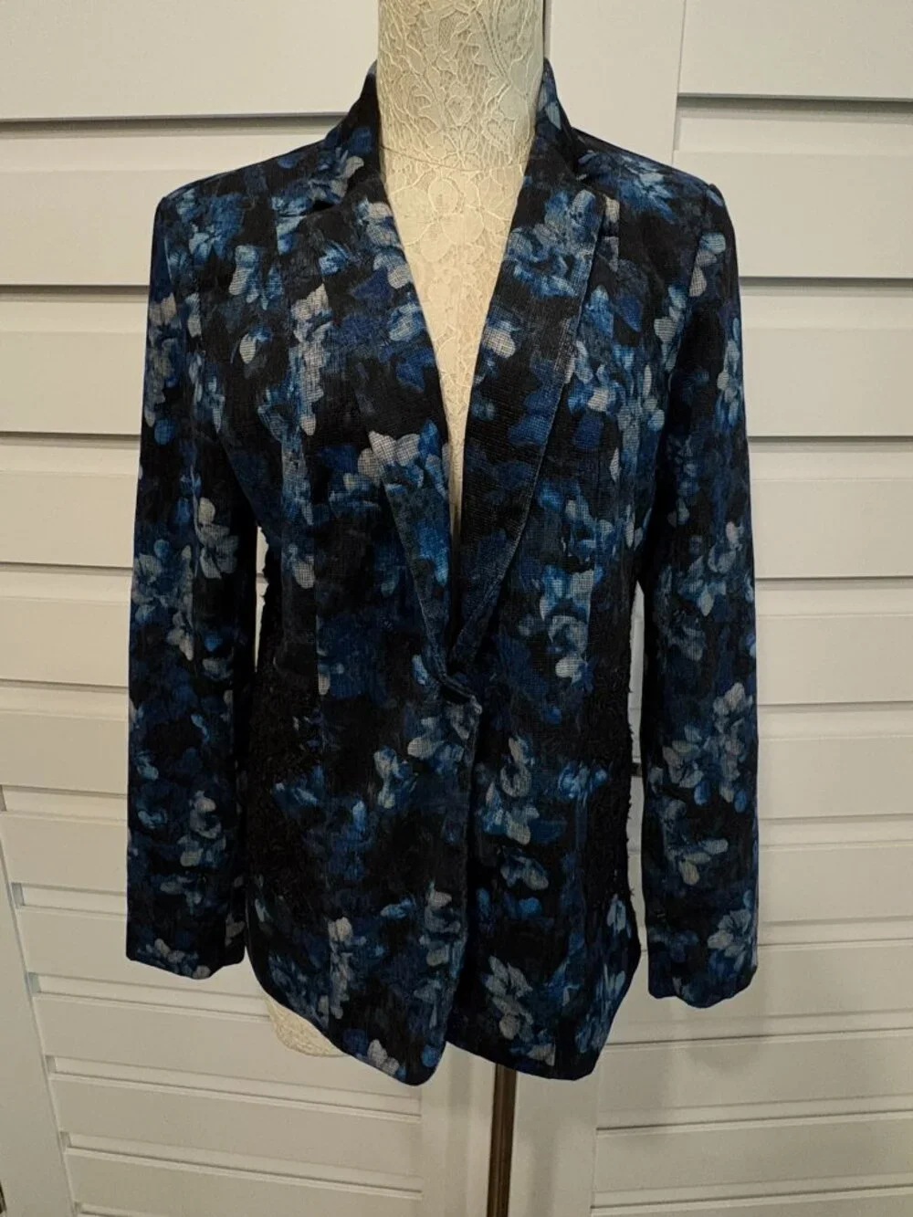 Tahari Blue Floral Textured Blazer Black Lace Tailored Dark Cottagecore Jacket M